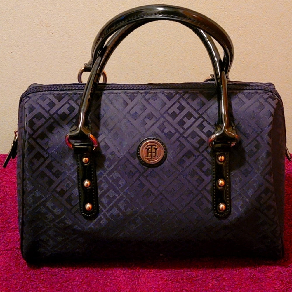 VGC Tommy Hilfiger Black Shoulder Purse